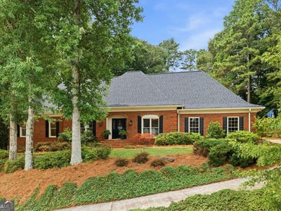 Property at 1040 Finnsbury Dr, Roswell, GA
