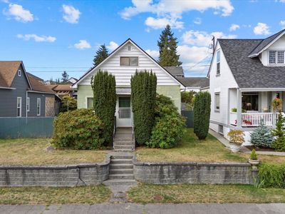 2310 Rockefeller Avenue