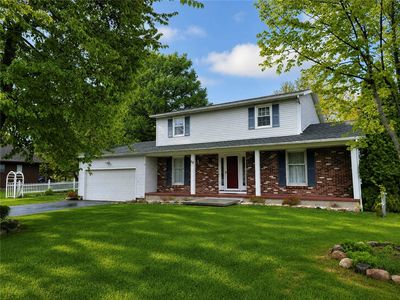 22 Ascot Dr