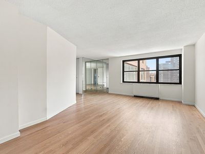 200 E 24th St APT 1801