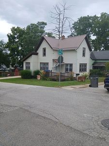 202 Queen St