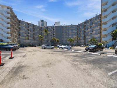 3401 N Country Club Dr APT 804