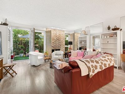 2338 S Beverly Glen Blvd