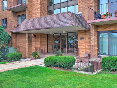 Property at 1717 W Crystal Ln Unit 512, Mount Prospect, IL