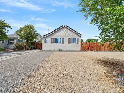 1640 Grand Ave