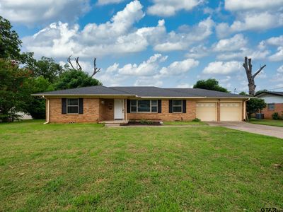 2219 Crestwood Dr