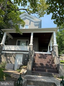 154 E Main St