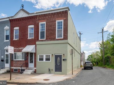 459 W 24th St