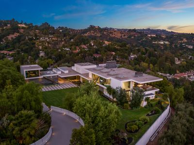 3000 Benedict Canyon Dr