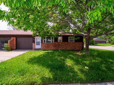2437-2439 Clearview Ave