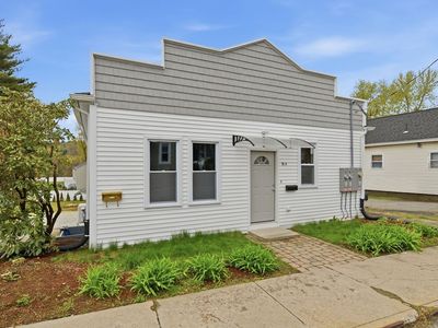 25 Bourne St