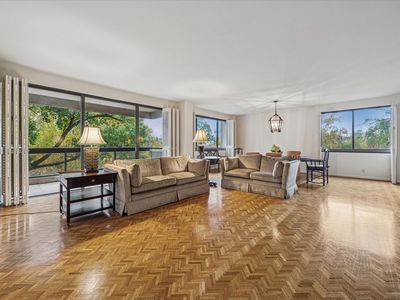 49 Briar Hollow Ln Unit 203