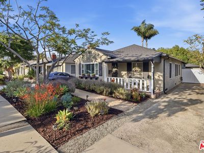 8024 Holy Cross Pl