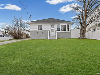 88 N Penataquit Avenue