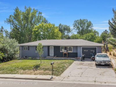 884 Stout St