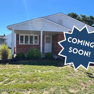 93 Paradise Boulevard