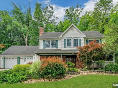 72 Mountain Ave
