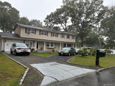 Property at 10 Maria Court, Holbrook, NY