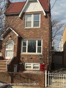 284 E 57th Street