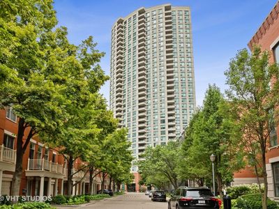 501 N Clinton St APT 704