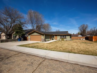 1214 E Pennsylvania Pl