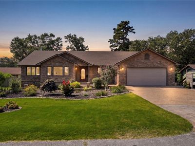 24 Indian Wells Dr