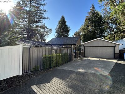 220 NW Trust St