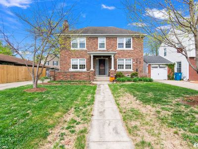 1421 S Douglas Ave