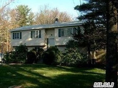 5 Miller Place Yaphank Rd