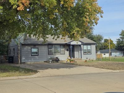 1822 E Locust Ave