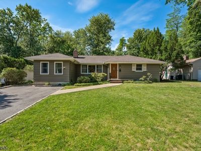 10 Overhill Dr