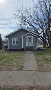 225 N Maple St