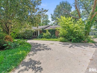 2840 E Lake Shore Dr