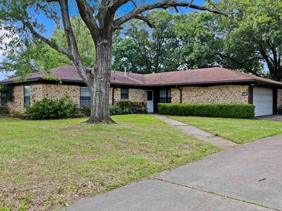 2803 Amberwood Dr