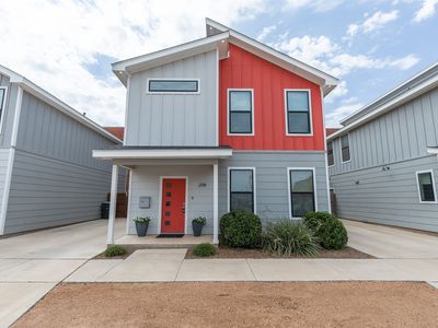 208 Pecan St
