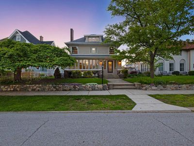 337 Edgewater Dr