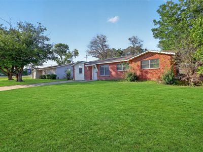 1005 Altamont Dr