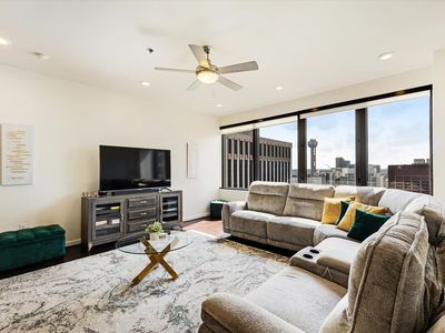 1200 Main St APT 1404