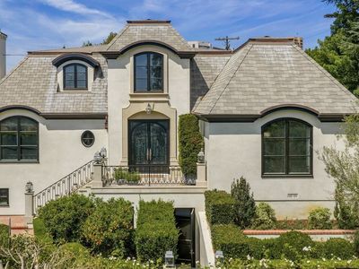 1335 Club View Dr