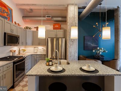 41 W Lemon St #206