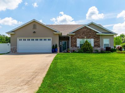 7012 Greenwood Hls