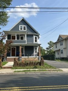 1126-28 E 2Nd St