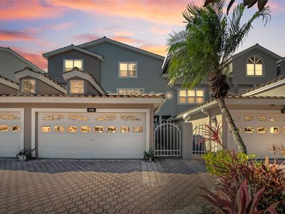 1704 Lago Vista Blvd