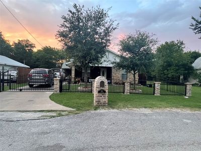 Property at 311 E 9th St, Ferris, TX