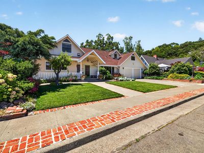 2453 Delevan Way