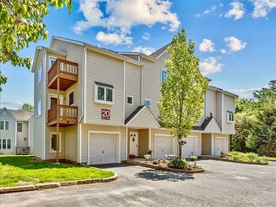 158 Paddock Avenue APT 2001