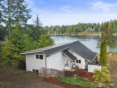 21 NE Rhododendron Boulevard