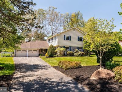 590 Watford Ln