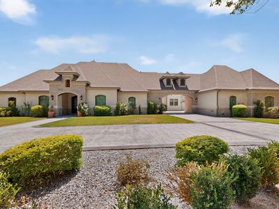 2055 Parkview Dr