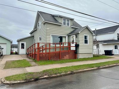 Property at 555 N 8th St, Gladstone, MI